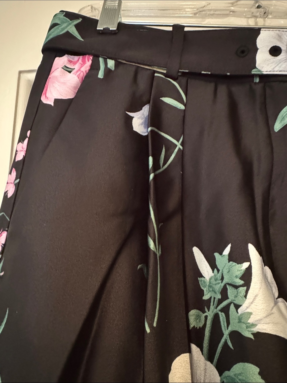 Ann Taylor The Floral Pleated Wide-Leg Pant in Satin 847179 - Picture 9 of 12